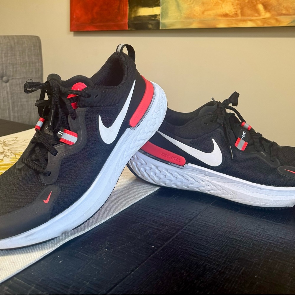 Nike Black and Red Athletic Shoes Modern Design